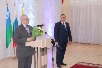 Почетным знаком «За особые заслуги перед городом Нижневартовском»  отметили председателя Нижневартовской объединенной первичной профсоюзной организации «НК «Роснефть» Нефтегазстройпрофсоюза России Сергея Лепилина 