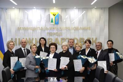 Награды победителям смотра-конкурса «Новогодний Нижневартовск» Награды победителям смотра-конкурса «Новогодний Нижневартовск»