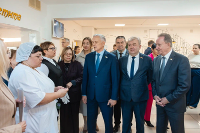 Депутаты Нижневартовска проверили качество школьного питания в новом учебном году Депутаты Нижневартовска проверили качество школьного питания в новом учебном году
