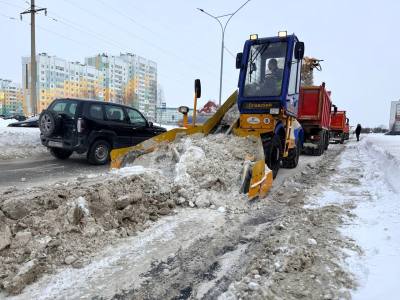 Ежедневная уборка снега в микрорайонах и на дорогах Ежедневная уборка снега в микрорайонах и на дорогах