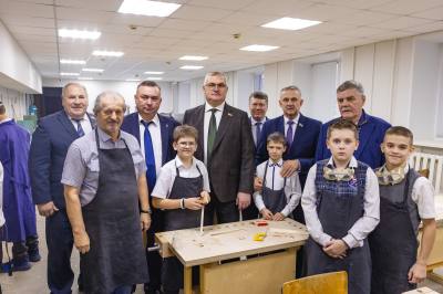 Практика партийных десантов продолжается