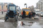 В Нижневартовске приступили к аварийному ремонту дорог В Нижневартовске приступили к аварийному ремонту дорог